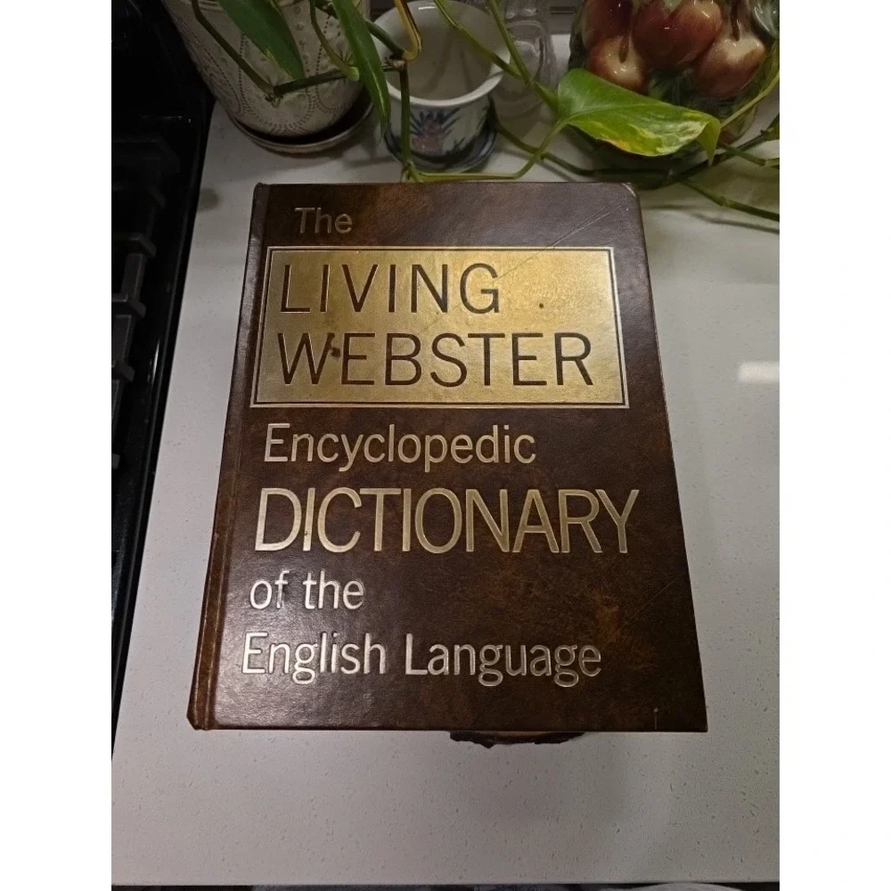 The Living Webster Encyclopedic Dictionary of the English Language 1981 VTG HC